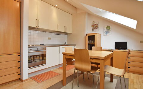 Canazei 710: Camera, Mobilia, Proprietà, Interior Design, Costruzione, Soffitto, Cabinetry, Casa, Pavimento, Cucina