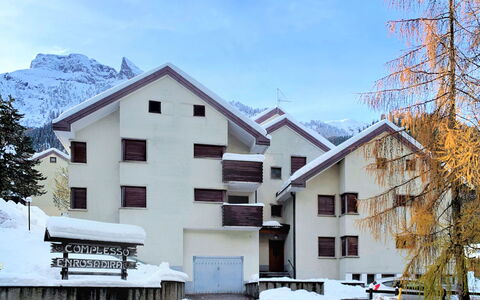 Canazei 710: Cielo, Costruzione, Giorno, Neve, Proprietà, Finestra, Architettura, Casa, Albero