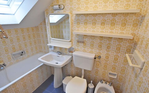 Canazei 710: Bagno, Proprietà, Camera, Interior Design, Piastrella, Toilet Seat, Parete, Immobiliare, Architettura, Costruzione