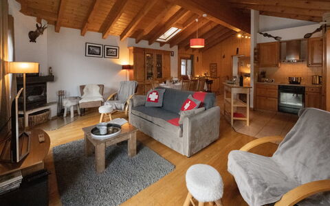 Ropiar: Mobilia, Legna, Interior Design, Divano, Camera, Soggiorno, Soffitto, Casa, Casa, Sedia