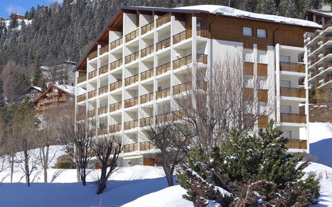 Crans-Montana 380: Neve, Giorno, Proprietà, Costruzione, Natura, Albero, Cielo, Montagna, Biome, Congelamento