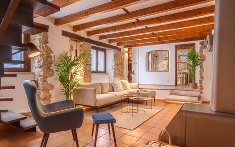 Biniarroi Charm & Quality: Mobilia, Proprietà, Pianta, Divano, Legna, Pianta Della Casa, Illuminazione, Interior Design, Sedia, Pavimentazione