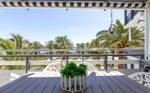 Salou 206: Acqua, Cielo, Proprietà, Pianta, Costruzione, Nube, Piscina, Albero, Zona Residenziale, Erba