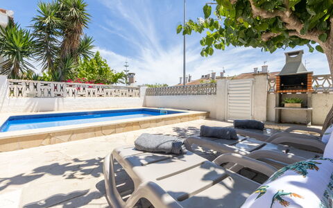Marina: Ricorrere, Mobili Da Esterno, Piscina, Hotel, Resort Citta ', Vaso Di Fiori, Pianta Della Casa, Eco Hotel, Lettino