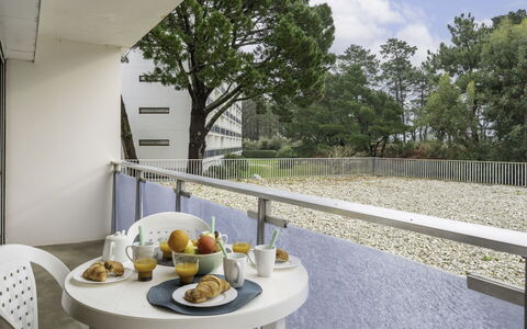 Saint Philibert 140: Appartamento, Condominio, Balcone, Shade, Hotel, Illuminazione Diurna