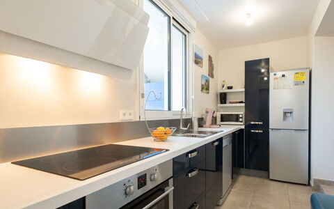 Kerhel: Proprietà, Camera, Controsoffitto, Cucina, Cabinetry, Mobilia, Costruzione, Giallo, Interior Design, Immobiliare