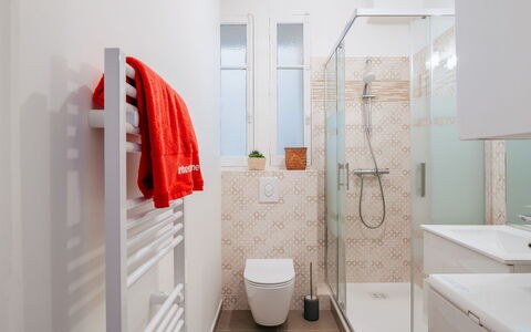 Résidence les Terrasses: Zona Residenziale, Casa, Casa, Tetto, Estate, Villetta, Balcone, Sobborgo, Giardino, Villaggio