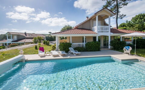 Eden Parc: Acqua, Nube, Pianta, Cielo, Proprietà, Costruzione, Piscina, Azzurro, Architettura, Shade
