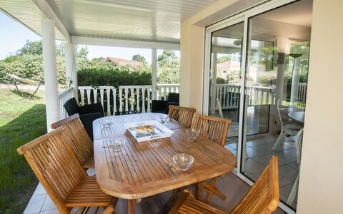 Eden Parc: Proprietà, Immobiliare, Mobilia, Tavolo, Casa, Camera, Portico, Costruzione, Casa, Interior Design