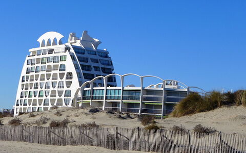 Poséidon: Cupola, Architettura, Cielo, Spiaggia, Cupola, Albero, Vacanza, Turismo, Costruzione, Mare