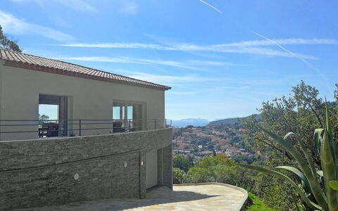 Belle Vue: Proprietà, Casa, Casa, Immobiliare, Parete, Zona Residenziale, Cielo, Costruzione, Architettura, Albero