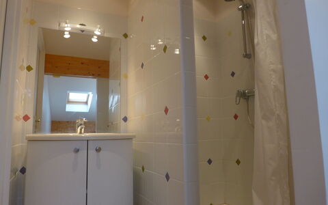 Le Panoramic: Camera, Proprietà, Bagno, Soffitto, Parete, Interior Design, Gesso, Piastrella, Pavimento, Idraulico Fixture