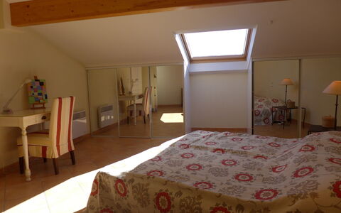 Le Panoramic: Camera Da Letto, Letto, Camera, Mobilia, Lenzuolo, Proprietà, Telaio Del Letto, Bedding, Soffitto, Materasso