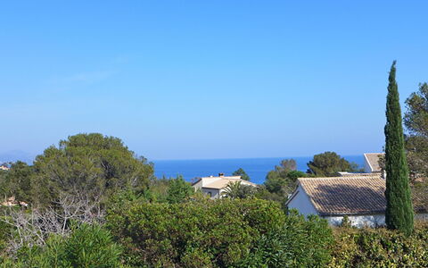La Maison du Midi: Cielo, Costruzione, Nube, Azzurro, Acqua, Albero, Lotto, Casa, Paesaggio Naturale, Finestra