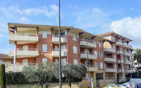 Fréjus 559: Zona Residenziale, Proprietà, Quartiere, Appartamento, Costruzione, Architettura, Casa, Immobiliare, Uso Misto, Condominio