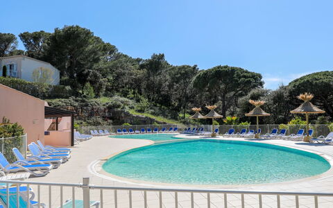 Saint Aygulf 500: Piscina, Proprietà, Ricorrere, Vacanza, Resort Citta ', Tempo Libero, Immobiliare, Costruzione, Albero, Hotel