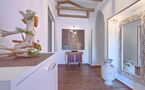 Majda: Bianca, Proprietà, Camera, Interior Design, Pavimento, Costruzione, Casa, Soffitto, Casa, Architettura