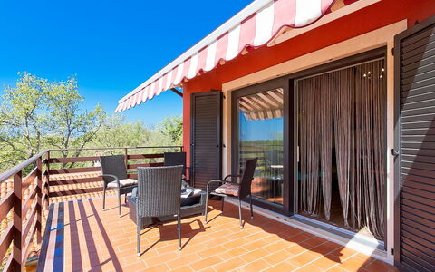 Majda: Proprietà, Immobiliare, Costruzione, Casa, Casa, Deck, Camera, Portico, Architettura, Estate