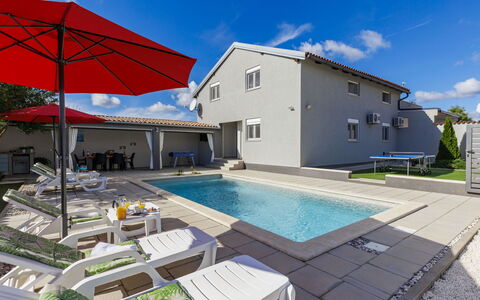 David: Nube, Cielo, Proprietà, Costruzione, Piscina, Azzurro, Mobili Da Esterno, Interior Design, Finestra, Condominio