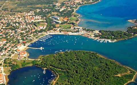 Sea: Acqua, Cielo, Pianta, Costruzione, Azzurro, Paesaggio Naturale, Albero, Corpo D'Acqua, Spiaggia, Terreno