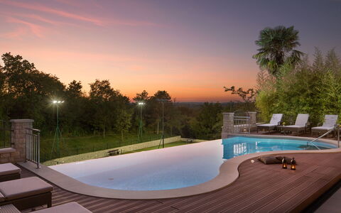 Vlastelini: Cielo, Acqua, Pianta, Proprietà, Costruzione, Piscina, Albero, Nube, Architettura, Shade