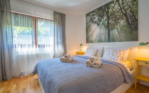 Mia: Camera Da Letto, Mobilia, Camera, Letto, Proprietà, Interior Design, Lenzuolo, Bedding, Telaio Del Letto, Pavimento