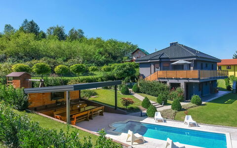 Mia: Proprietà, Immobiliare, Casa, Costruzione, Estate, Casa, Piscina, Zona Residenziale, Botanica, Ricorrere