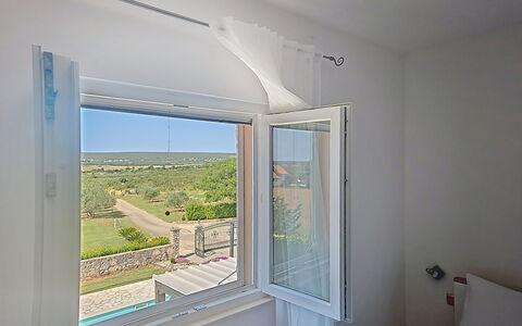 Frane: Bicchiere, Illuminazione Diurna, Finestra Trattamento, Tenda, Balcone, Per Finestre