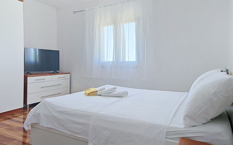 Frane: Pavimentazione, Pavimento, Legna, Mobilia, Interior Design, Letto, Camera Da Letto, Camera, Appartamento, Soffitto