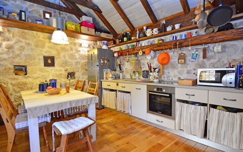 Home Sweet Home: Proprietà, Camera, Costruzione, Interior Design, Cucina, Soffitto, Mobilia, Fascio, Pavimento, Pavimento In Legno