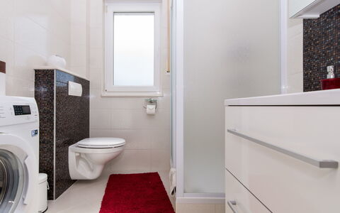 Trogir Okrug Gornji 314: Idraulico Fixture, Lavanderia, Toilet Seat, Cabinetry, Costruzione, Gabinetto, Pavimentazione, Bagno, Pavimento