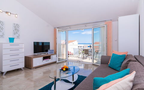 Trogir Okrug Gornji 314: Mobilia, Proprietà, Divano, Tavolo, Comfort, Azzurro, Cornice, Soggiorno, Interior Design, Arancia