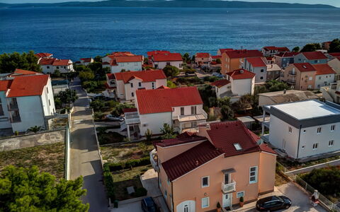 Trogir Okrug Gornji 314: Acqua, Cielo, Costruzione, Finestra, Giorno, Proprietà, Pianta, Albero, Architettura, Casa