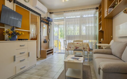 Piccola: Mobilia, Interior Design, Pavimentazione, Legna, Pavimento, Camera, Appartamento, Soggiorno, Divano, Illuminazione