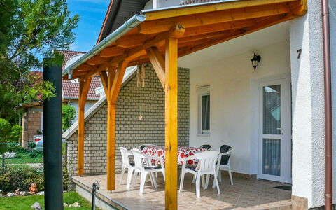 Gerle: Pianta, Proprietà, Costruzione, Portico, Shade, Sedia, Tavolo, Illuminazione, Porta, Legna