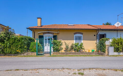 Fiumetto: Zona Residenziale, Casa, Casa, Proprietà, Immobiliare, Quartiere, Sobborgo, Costruzione, Cielo, Architettura