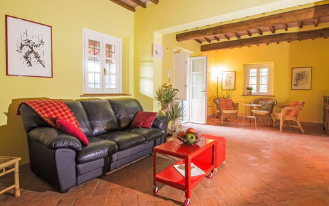 Villa Il Pellicano: Mobilia, Interior Design, Pavimentazione, Parete, Pavimento, Divano, Camera, Soffitto, Legna, Soggiorno