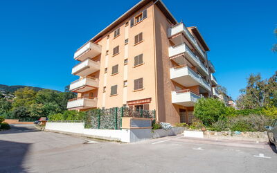 Cavalaire 691: Cielo, Costruzione, Proprietà, Pianta, Albero, Architettura, Urban Design, Finestra, Condominio, Zona Residenziale
