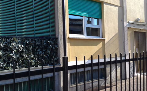 Corallo: Proprietà, Architettura, Ferro, Costruzione, Facciata, Finestra, Immobiliare, Casa, Metallo, Proprietà Del Materiale