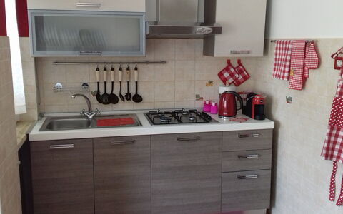Corallo: Camera, Mobilia, Proprietà, Cucina, Cabinetry, Controsoffitto, Cassetto, Cassettiera, Interior Design, Credenza