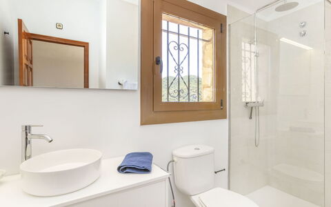 Venecia: Bagno, Idraulico Fixture, Pavimentazione, Lavandino Del Bagno, Interior Design, Lavello, Pavimento, Rubinetto, Mobiletto Del Bagno, Casa
