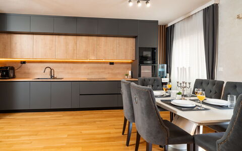 Jure: Mobilia, Interior Design, Pavimentazione, Legna, Cucina, Controsoffitto, Cabinetry, Pavimento, Casa, Lampada