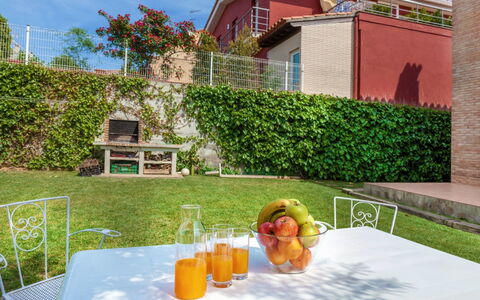 Villa Esther: Verde, Proprietà, Tempo Libero, Erba, Immobiliare, Acqua, Estate, Vacanza, Casa, Zona Residenziale