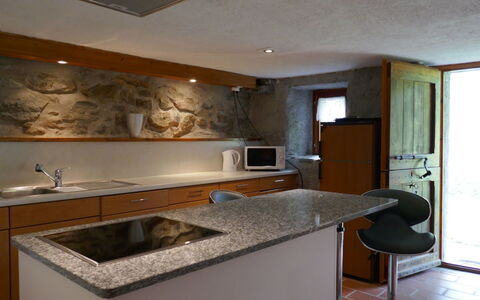 Sole: Controsoffitto, Camera, Proprietà, Cucina, Mobilia, Cabinetry, Interior Design, Costruzione, Lavello, Casa