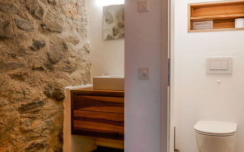 Sole: Camera, Proprietà, Parete, Pavimento, Bagno, Casa, Interior Design, Costruzione, Piastrella, Immobiliare