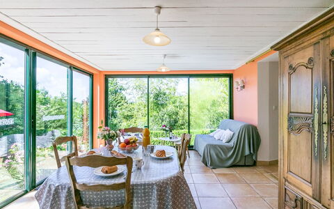 Ker Marie: Cielo, Tavolo, Mobilia, Giorno, Proprietà, Pianta, Montagna, Azzurro, Sedia, Natura