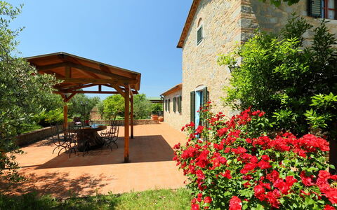 Cortona 190: Proprietà, Costruzione, Immobiliare, Casa, Cielo, Botanica, Casa, Fiore, Architettura, Giardino