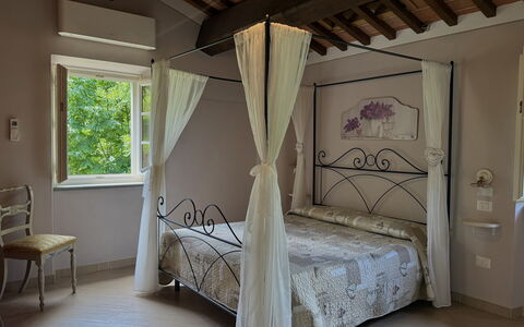 Anfora!!: Mobilia, Interior Design, Letto, Camera Da Letto, Pavimento, Pavimentazione, Legna, Biancheria, Soffitto, Camera