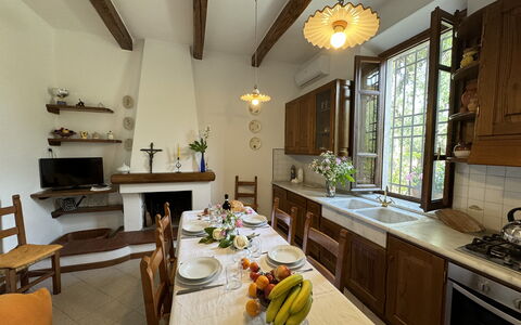 Casa Romana: Mobilia, Interior Design, Pavimentazione, Legna, Soffitto, Tavolo, Camera, Cucina & Sala Da Pranzo Tavolo, Sala Da Pranzo, Sedia