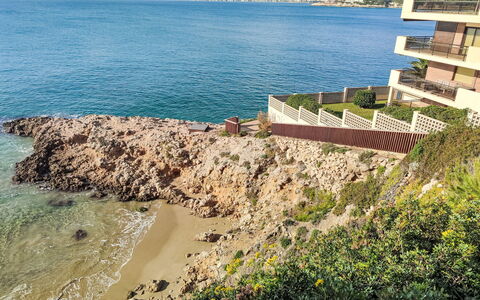Cala D'Or: Pavimentazione, Idraulico Fixture, Bagno, Interior Design, Legna, Pavimento, Idraulico, Illuminazione, Rubinetto, Mobilia